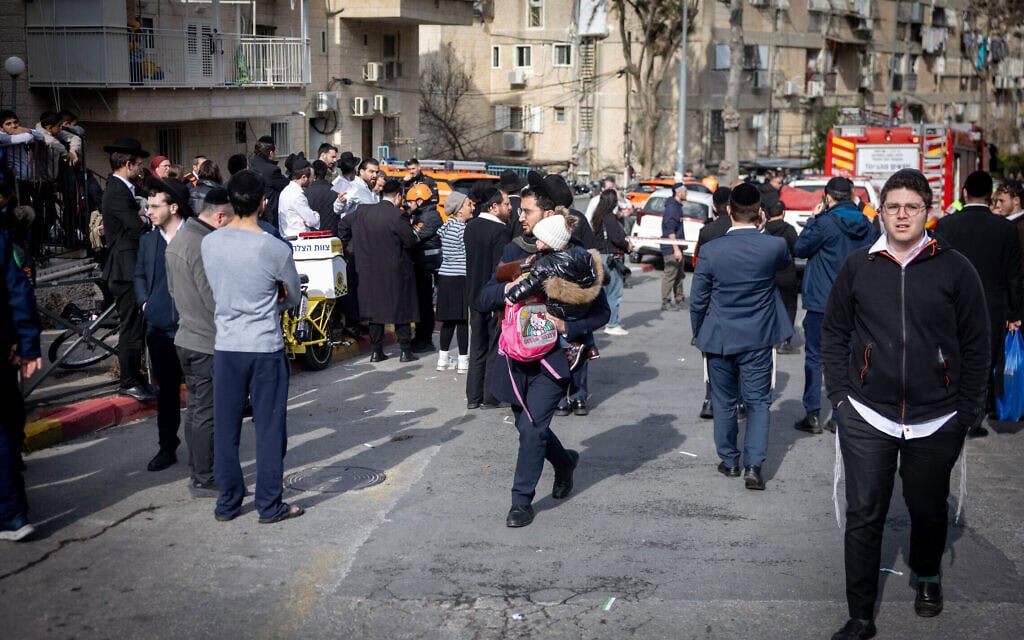 כוחות הצלה סמוך למעון בירושלים שבו נפגעו תינוקות ופעוטות משאיפת גז ושניים מהם נפטרו, 19 בינואר 2026 (צילום: חיים גולדברג/פלאש90) כוחות הצלה סמוך למעון בירושלים שבו נפגעו תינוקות ופעוטות משאיפת גז ושניים מהם נפטרו, 19 בינואר 2026 (צילום: חיים גולדברג/פלאש90)
