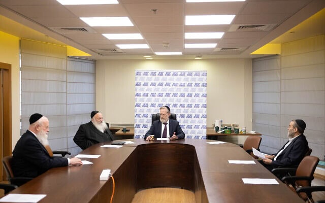 ישיבה של יהדות התורה בכנסת ב-9 ביוני 2025. מימין: משה גפני ויצחק פינדרוס מדגל התורה, יצחק גולדקנופף ומשה רוט מאגודת ישראל