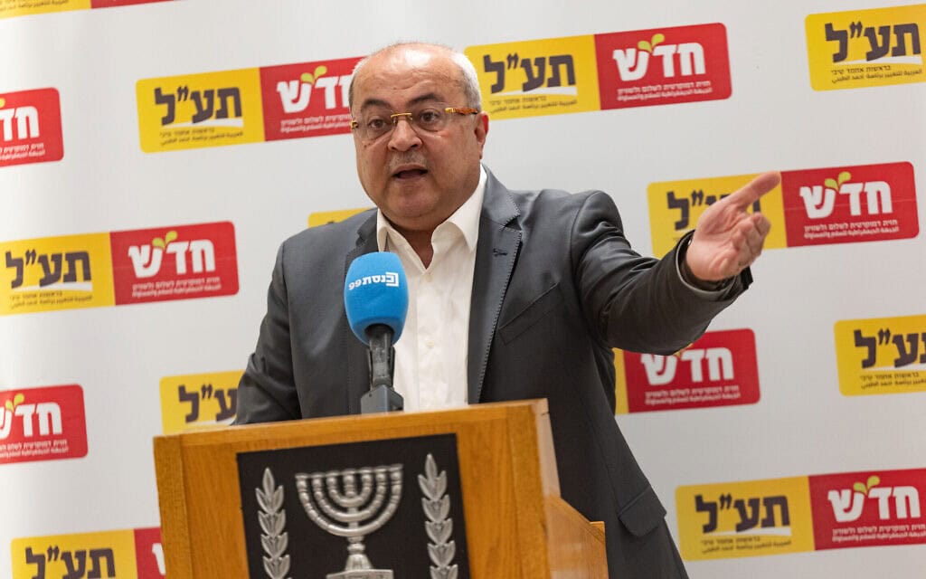 חבר הכנסת אחמד טיבי בישיבת סיעה של חד"ש־תע"ל בכנסת, 5 בינואר 2026 (צילום: יונתן זינדל/פלאש90) חבר הכנסת אחמד טיבי בישיבת סיעה של חד"ש־תע"ל בכנסת, 5 בינואר 2026 (צילום: יונתן זינדל/פלאש90)