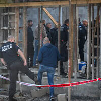 משטרה בזירת הרצח המשולש בשפרעם, 7 בינואר 2025 (צילום: פלאש90) משטרה בזירת הרצח המשולש בשפרעם, 7 בינואר 2025 (צילום: פלאש90)