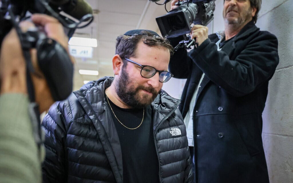 יונתן אוריך מגיע לבית משפט השלום בראשון לציון, 14 בינואר 2026 (צילום: יונתן שאול/פלאש90)