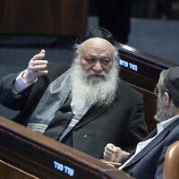 חברי הכנסת משה גפני ויצחק גולדקנופף במהלך הצבעה על תקציב המדינה, 28 בינואר 2026 (צילום: אורן בן חקון/פלאש90) חברי הכנסת משה גפני ויצחק גולדקנופף במהלך הצבעה על תקציב המדינה, 28 בינואר 2026 (צילום: אורן בן חקון/פלאש90)