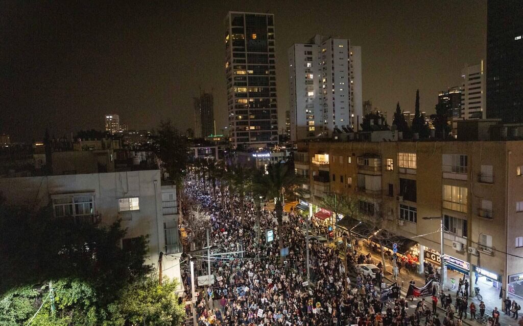 אלפים בהפגנה בתל אביב נגד האלימות בחברה הערבית. 31 בינואר 2026 (צילום: יונתן זינדל/פלאש90) אלפים בהפגנה בתל אביב נגד האלימות בחברה הערבית. 31 בינואר 2026 (צילום: יונתן זינדל/פלאש90)