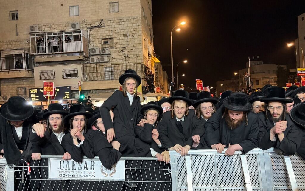 חרדים מפגינים בירושלים נגד חוק הגיוס, 6 בינואר 2026 (צילום: סם סוקול) חרדים מפגינים בירושלים נגד חוק הגיוס, 6 בינואר 2026 (צילום: סם סוקול)