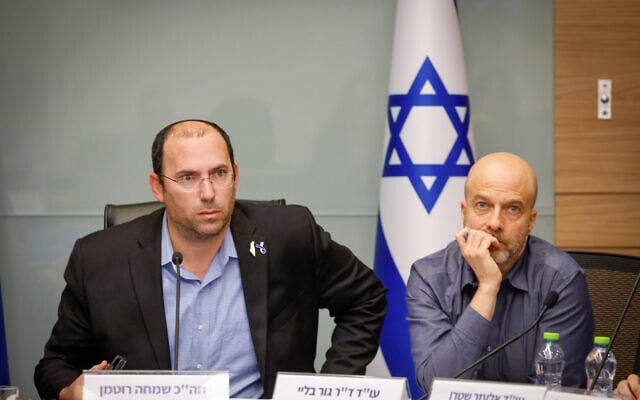 שמחה רוטמן בישיבת ועדת החוקה, חוק ומשפט בכנסת, 14 בינואר 2026 (צילום: נועם מושקוביץ, דוברות הכנסת) שמחה רוטמן בישיבת ועדת החוקה, חוק ומשפט בכנסת, 14 בינואר 2026 (צילום: נועם מושקוביץ, דוברות הכנסת)