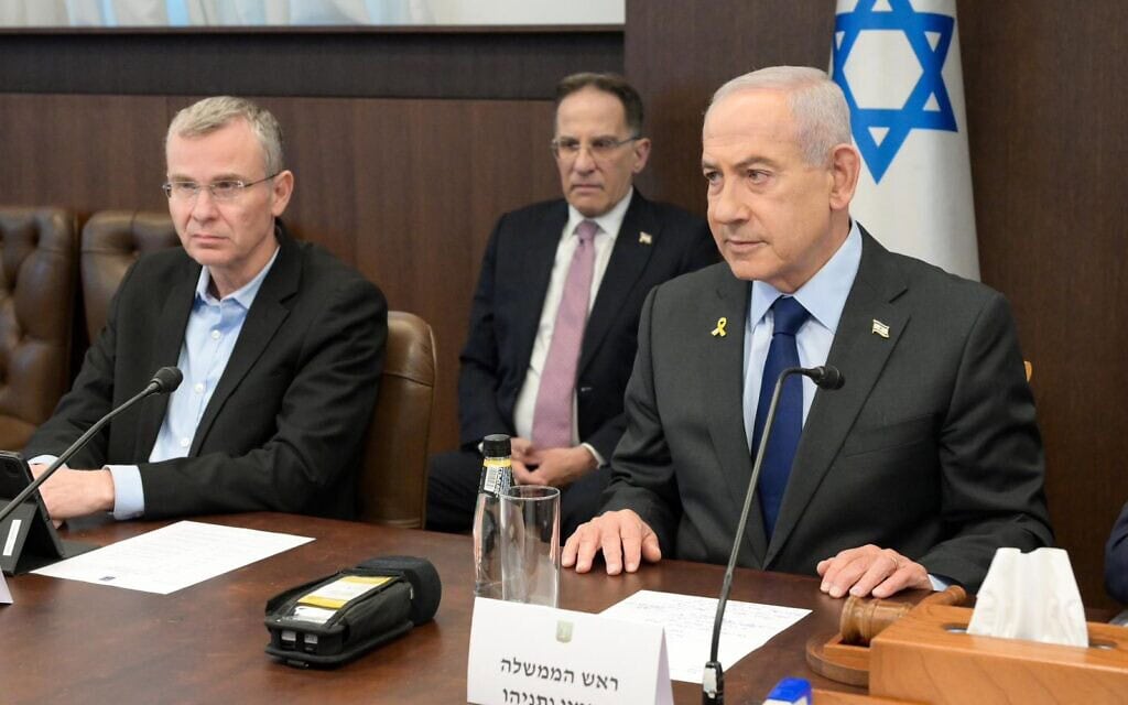 ראש הממשלה בנימין נתניהו בפתח ישיבת הממשלה ב-4 בינואר 2026 (צילום: מעיין טואף/ לע״מ) ראש הממשלה בנימין נתניהו בפתח ישיבת הממשלה ב-4 בינואר 2026 (צילום: מעיין טואף/ לע״מ)