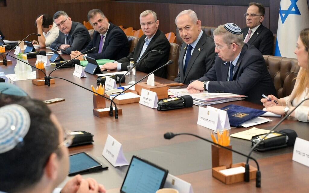 ראש הממשלה בנימין נתניהו בפתח ישיבת הממשלה ב־4 בינואר 2026 (צילום: מעיין טואף/ לע״מ) ראש הממשלה בנימין נתניהו בפתח ישיבת הממשלה ב־4 בינואר 2026 (צילום: מעיין טואף/ לע״מ)