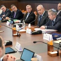 ראש הממשלה בנימין נתניהו בפתח ישיבת הממשלה ב־4 בינואר 2026 (צילום: מעיין טואף/ לע״מ) ראש הממשלה בנימין נתניהו בפתח ישיבת הממשלה ב־4 בינואר 2026 (צילום: מעיין טואף/ לע״מ)