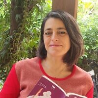 מו"לית הוצאה לוקוס שירה חפר