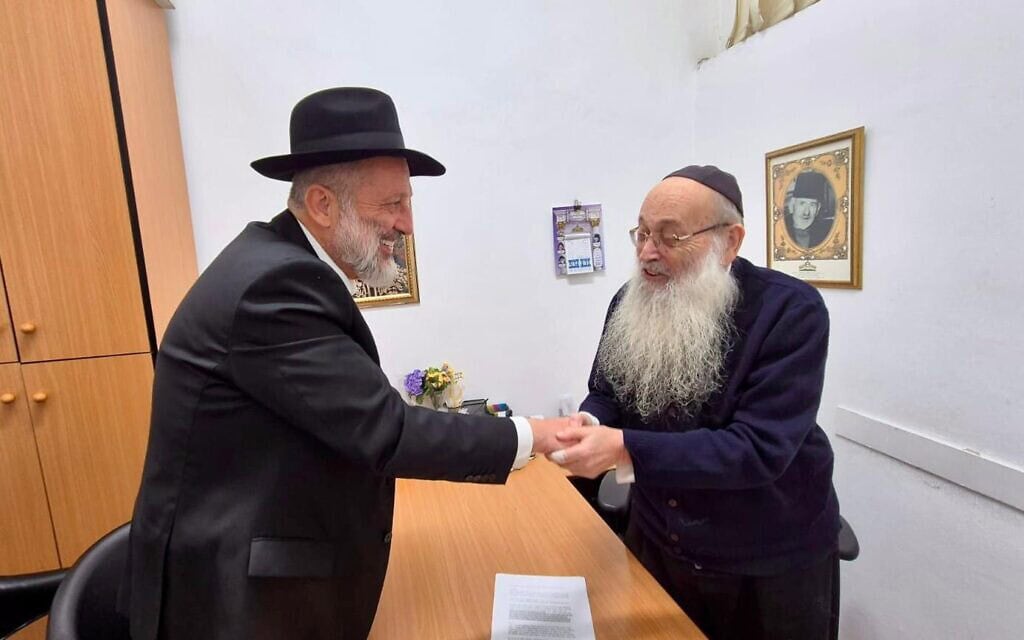 יו"ר ש"ס אריה דרעי וזקן מועצת חכמי התורה, רבי משה מאיה, 6 בינואר 2026 (צילום: ש"ס) יו"ר ש"ס אריה דרעי וזקן מועצת חכמי התורה, רבי משה מאיה, 6 בינואר 2026 (צילום: ש"ס)