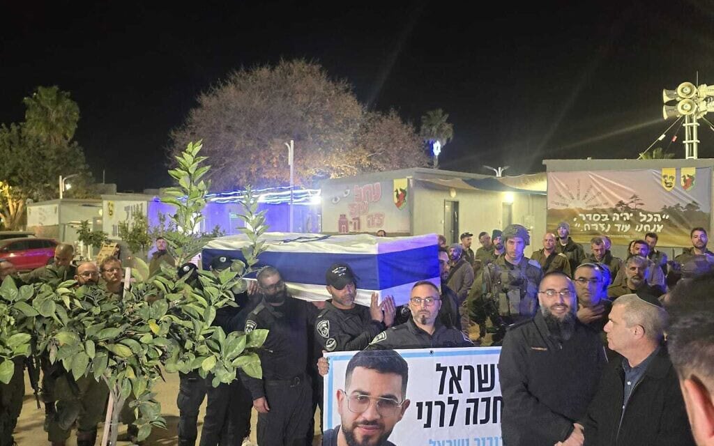 שיירת כבוד שנושאת את ארונו של החלל החטוף האחרון רן גואילי שהושב מעזה, 26 בינואר 2026 (צילום: דוברות המשטרה) שיירת כבוד שנושאת את ארונו של החלל החטוף האחרון רן גואילי שהושב מעזה, 26 בינואר 2026 (צילום: דוברות המשטרה)
