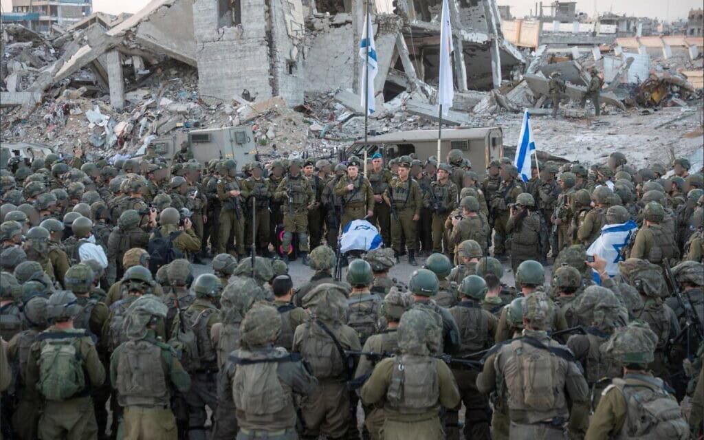 הרמטכ״ל, רב-אלוף אייל זמיר, מפקד פיקוד הדרום, אלוף יניב עשור ומפקדי האוגדות הצדיעו לחלל החטוף האחרון רס״ר רן גואילי ז״ל בדרכו האחרונה מרצועת עזה, 26 בינואר 2026 (צילום: דובר צה"ל) הרמטכ״ל, רב-אלוף אייל זמיר, מפקד פיקוד הדרום, אלוף יניב עשור ומפקדי האוגדות הצדיעו לחלל החטוף האחרון רס״ר רן גואילי ז״ל בדרכו האחרונה מרצועת עזה, 26 בינואר 2026 (צילום: דובר צה"ל)