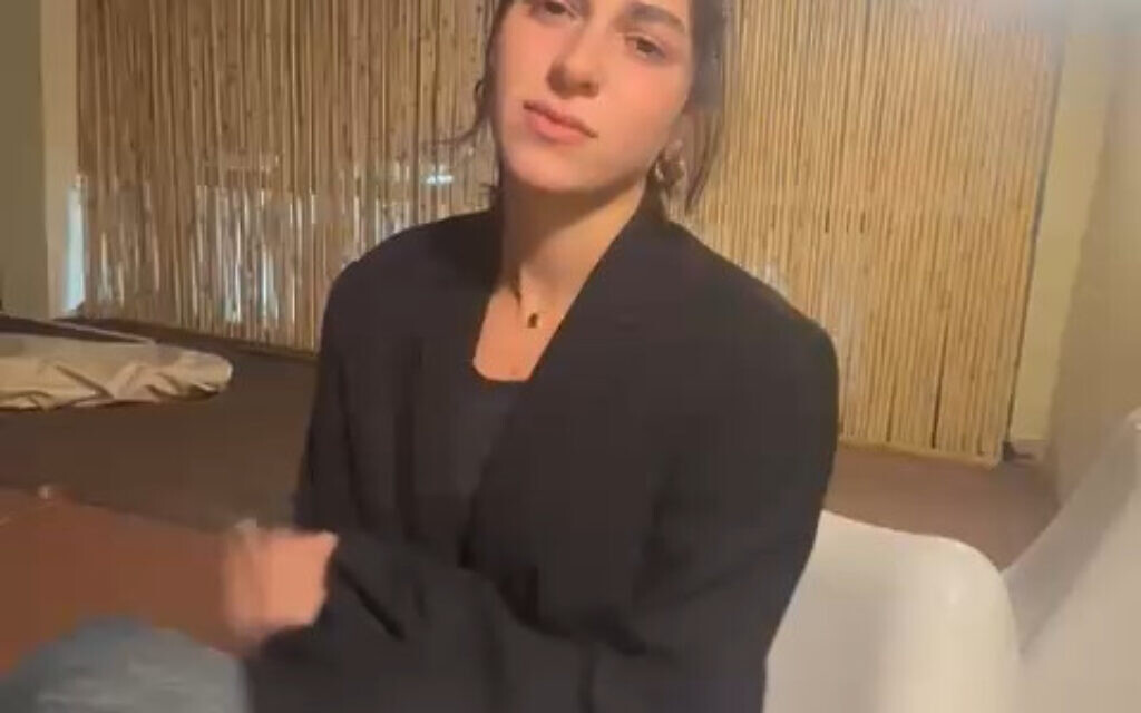 שירה, אחותו של החלל החטוף האחרון רן גואילי, במסר לאחר השבת גופתו, 26 בינואר 2026 (צילום: מטה החטופים) שירה, אחותו של החלל החטוף האחרון רן גואילי, במסר לאחר השבת גופתו, 26 בינואר 2026 (צילום: מטה החטופים)