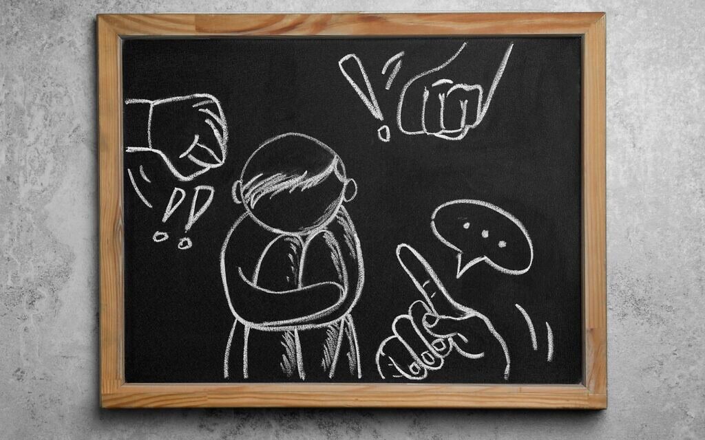 בריונות בבית ספר, אילוסטרציה (צילום: iStock / Liudmila Chernetska) בריונות בבית ספר, אילוסטרציה (צילום: iStock / Liudmila Chernetska)