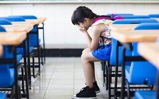 תלמידה מתקשה, אילוסטרציה (צילום: iStock / Tomwang112) תלמידה מתקשה, אילוסטרציה (צילום: iStock / Tomwang112)