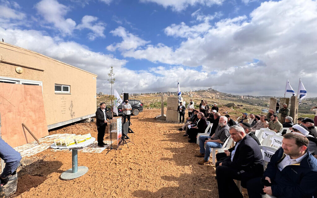 שר האוצר בצלאל סמוטריץ׳ נואם לכבוד הקמת היישוב יציב ב-19 בינואר 2026 (צילום: הציונות הדתית) שר האוצר בצלאל סמוטריץ׳ נואם לכבוד הקמת היישוב יציב ב-19 בינואר 2026 (צילום: הציונות הדתית)