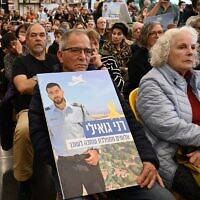 טקס "קבלת שבת" של קיבוץ עלומים שנערך בקריאה להשבת החלל החטוף רן גואילי, 9 בינואר 2026 טקס "קבלת שבת" של קיבוץ עלומים שנערך בקריאה להשבת החלל החטוף רן גואילי, 9 בינואר 2026