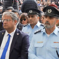 מפכ"ל המשטרה דני לוי ואיתמר בן גביר בטקס הלוויה של החלל החטוף האחרון רן גואילי ז"ל, 28 בינואר 2026 (צילום: צילום מסך, דוברות המשטרה ולע"מ) מפכ"ל המשטרה דני לוי ואיתמר בן גביר בטקס הלוויה של החלל החטוף האחרון רן גואילי ז"ל, 28 בינואר 2026 (צילום: צילום מסך, דוברות המשטרה ולע"מ)