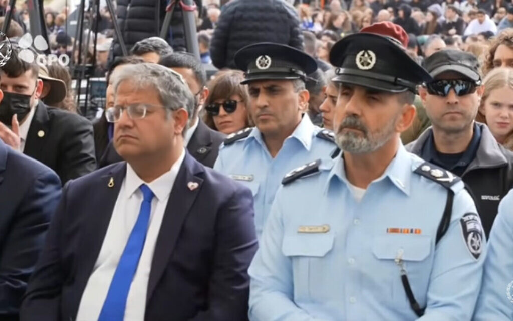 מפכ"ל המשטרה דני לוי ואיתמר בן גביר בטקס הלוויה של החלל החטוף האחרון רן גואילי ז"ל, 28 בינואר 2026 (צילום: צילום מסך, דוברות המשטרה ולע"מ) מפכ"ל המשטרה דני לוי ואיתמר בן גביר בטקס הלוויה של החלל החטוף האחרון רן גואילי ז"ל, 28 בינואר 2026 (צילום: צילום מסך, דוברות המשטרה ולע"מ)