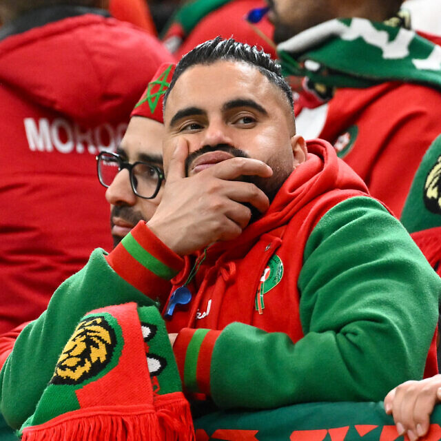 אוהדי נבחרת מרוקו מגיבים בהלם ובאכזבה במהלך גמר גביע אפריקה בין סנגל למרוקו ברבאט, 18 בינואר 2026 (צילום: SEBASTIEN BOZON / AFP) אוהדי נבחרת מרוקו מגיבים בהלם ובאכזבה במהלך גמר גביע אפריקה בין סנגל למרוקו ברבאט, 18 בינואר 2026 (צילום: SEBASTIEN BOZON / AFP)