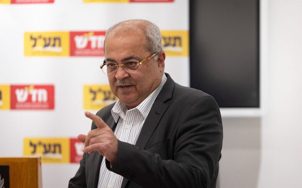 ח"כ אחמד טיבי בישיבת סיעה של חד"ש־תע"ל בכנסת, 2 בפברואר 2026 (צילום: יונתן זינדל/פלאש90) ח"כ אחמד טיבי בישיבת סיעה של חד"ש־תע"ל בכנסת, 2 בפברואר 2026 (צילום: יונתן זינדל/פלאש90)