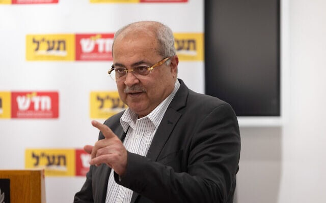 ח"כ אחמד טיבי בישיבת סיעה של חד"ש־תע"ל בכנסת, 2 בפברואר 2026