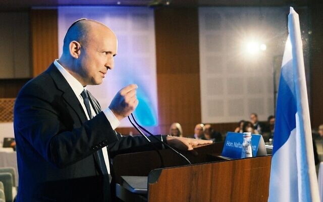 ראש הממשלה לשעבר נפתלי בנט נואם בוועידת הנשיאים, 17 בפברואר 2026 (צילום: עמוד הפייסבוק של נפתלי בנט) ראש הממשלה לשעבר נפתלי בנט נואם בוועידת הנשיאים, 17 בפברואר 2026 (צילום: עמוד הפייסבוק של נפתלי בנט)