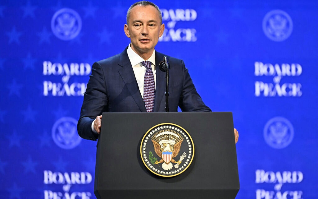 הנציג העליון של מועצת השלום לרצועת עזה, ניקולאי מלאדנוב, בטקס ההשקה של המועצה בפורום הכלכלי בדאבוס שבשווייץ, 22 בינואר 2026 (צילום: Fabrice COFFRINI / AFP) הנציג העליון של מועצת השלום לרצועת עזה, ניקולאי מלאדנוב, בטקס ההשקה של המועצה בפורום הכלכלי בדאבוס שבשווייץ, 22 בינואר 2026 (צילום: Fabrice COFFRINI / AFP)