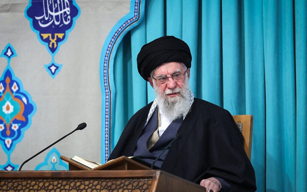 המנהיג העליון של איראן, האיתוללה עלי חמינאי, בדרשת רמדאן בטהרן, 19 בפברואר 2026 (צילום: Handout / KHAMENEI.IR / AFP)