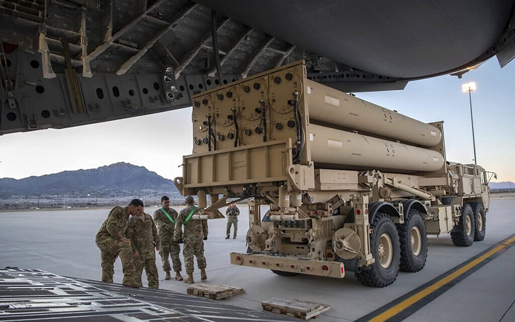 מערכת ההגנה האווירית THAAD של צבא ארה"ב נערכה להעמסה על מטוס, טקסס, 23 בפברואר 2019 (צילום: Staff Sgt. Cory D. Payne/U.S. Air Force via AP) מערכת ההגנה האווירית THAAD של צבא ארה"ב נערכה להעמסה על מטוס, טקסס, 23 בפברואר 2019 (צילום: Staff Sgt. Cory D. Payne/U.S. Air Force via AP)