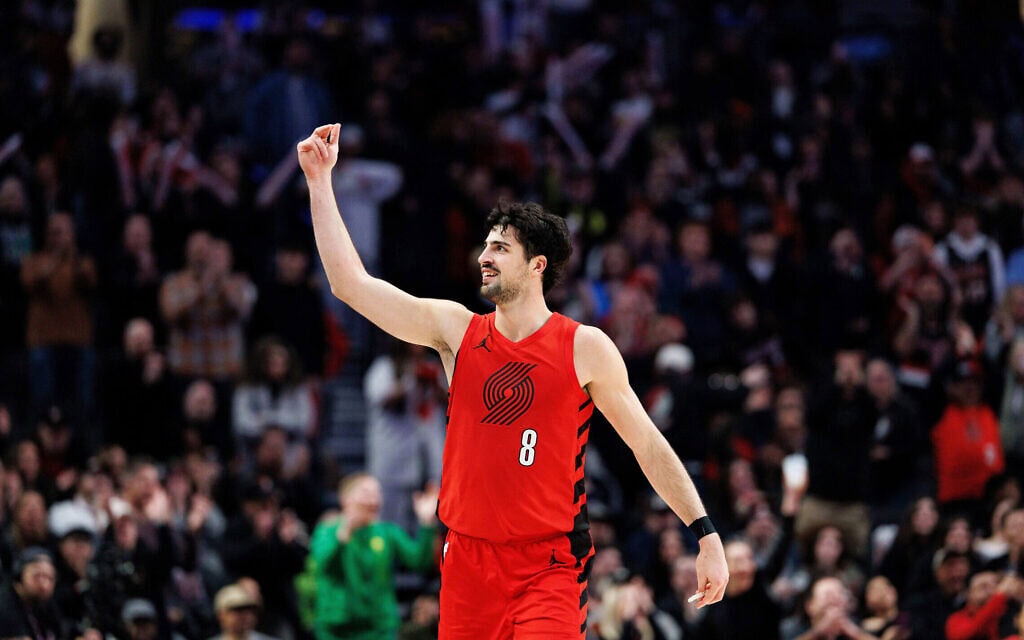 דני אבדיה במדי פורטלנד טרייל בלייזרס במשחק ה-NBA נגד היוסטון רוקטס, 9 בינואר 2026 (צילום: AP Photo/Howard Lao)