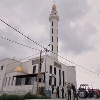 מסגד אבו בכר א־סדיק הסמוך לשכם שבגדה המערבית, לאחר שהותקף בידי מתנחלים, 23 בפברואר 2026 (צילום: AP Photo/Majdi Mohammed) מסגד אבו בכר א־סדיק הסמוך לשכם שבגדה המערבית, לאחר שהותקף בידי מתנחלים, 23 בפברואר 2026 (צילום: AP Photo/Majdi Mohammed)