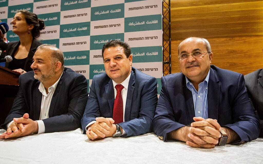 חברי הכנסת אחמד טיבי, איימן עודה ומנסור עבאס מכריזים על הרשימה המשותפת בנצרת 27 ביולי 2019 (צילום: פלאש90) חברי הכנסת אחמד טיבי, איימן עודה ומנסור עבאס מכריזים על הרשימה המשותפת בנצרת 27 ביולי 2019 (צילום: פלאש90)