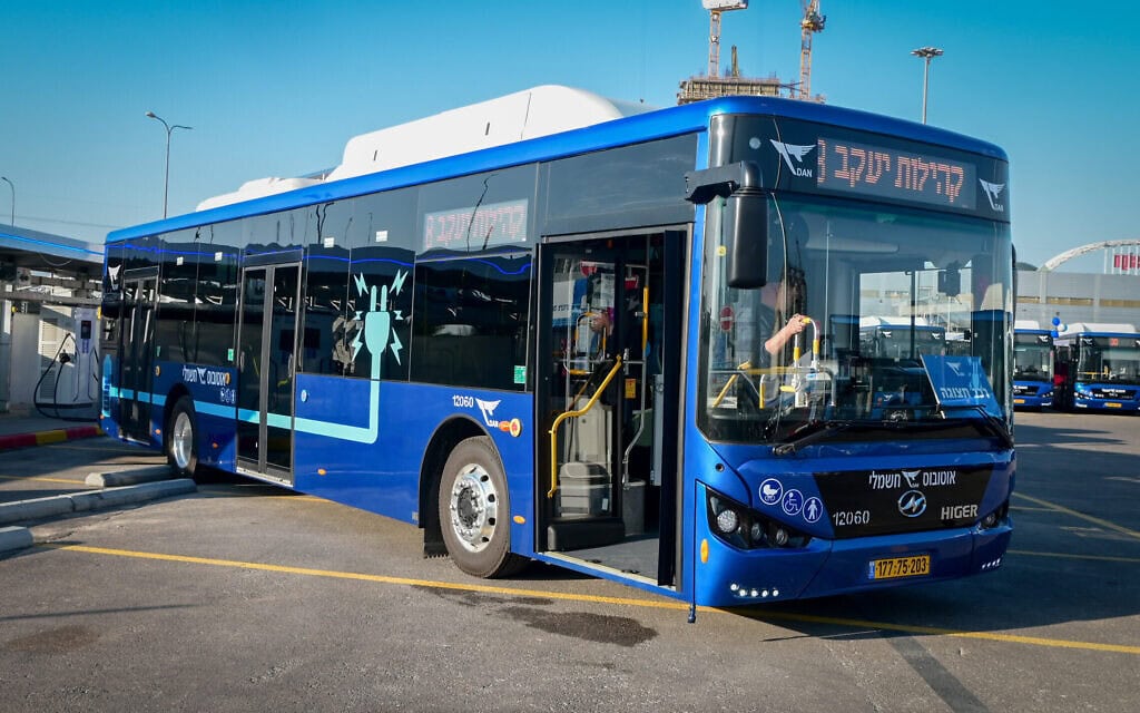 טקס חנוכת החניון החדש לאוטובוסים חשמליים של חברת דן בבני ברק, 19 בפברואר 2023 (צילום: אבשלום ששוני/פלאש90) טקס חנוכת החניון החדש לאוטובוסים חשמליים של חברת דן בבני ברק, 19 בפברואר 2023 (צילום: אבשלום ששוני/פלאש90)