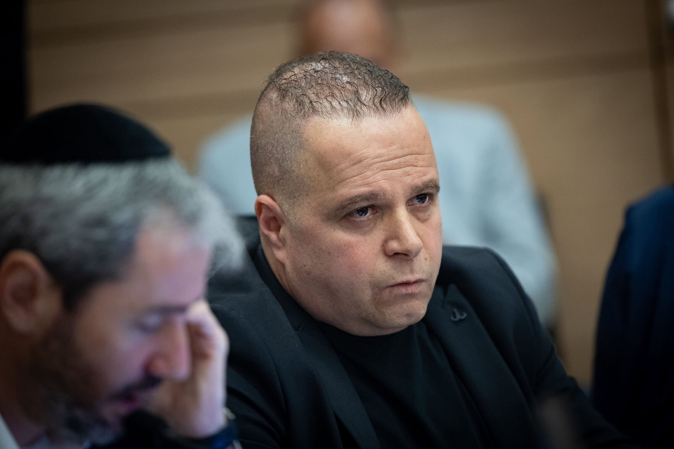 ראש עיריית אשקלון תומר גלאם בוועדת החינוך של הכנסת, 3 בינואר 2024 (צילום: יונתן זינדל/פלאש90) ראש עיריית אשקלון תומר גלאם בוועדת החינוך של הכנסת, 3 בינואר 2024 (צילום: יונתן זינדל/פלאש90)