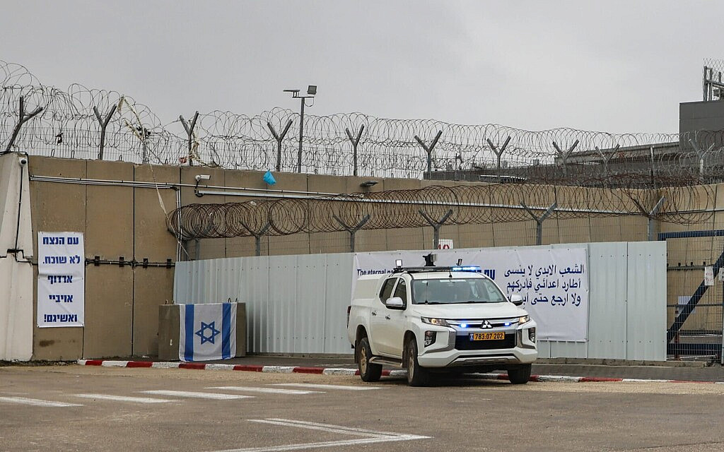 כלא עופר, 22 בפברואר 2025. (צילום: Jamal Awad/Flash90) כלא עופר, 22 בפברואר 2025. (צילום: Jamal Awad/Flash90)