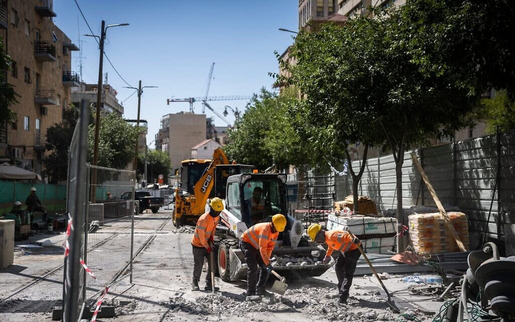עבודות הרכבת הקלה במרכז ירושלים, 30 במאי 2025 (צילום: חיים גולדברג / פלאש90) עבודות הרכבת הקלה במרכז ירושלים, 30 במאי 2025 (צילום: חיים גולדברג / פלאש90)
