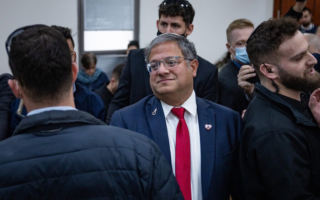 השר לביטחון לאומי איתמר בן גביר מגיע לדיון בבית המשפט המחוזי בירושלים בנושא קידומה של רפ"ק רינת סבן, 25 בינואר 2026 (צילום: יונתן זינדל/פלאש90) השר לביטחון לאומי איתמר בן גביר מגיע לדיון בבית המשפט המחוזי בירושלים בנושא קידומה של רפ"ק רינת סבן, 25 בינואר 2026 (צילום: יונתן זינדל/פלאש90)