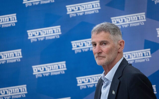 יאיר גולן בישיבת סיעת הדמוקרטים, 2 בפברואר 2026 (צילום: יונתן זינדל/פלאש90) יאיר גולן בישיבת סיעת הדמוקרטים, 2 בפברואר 2026 (צילום: יונתן זינדל/פלאש90)