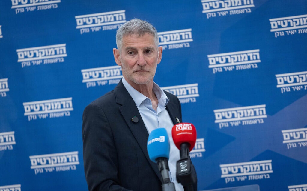 יאיר גולן בישיבת סיעת הדמוקרטים, 2 בפברואר 2026 (צילום: יונתן זינדל/פלאש90) יאיר גולן בישיבת סיעת הדמוקרטים, 2 בפברואר 2026 (צילום: יונתן זינדל/פלאש90)