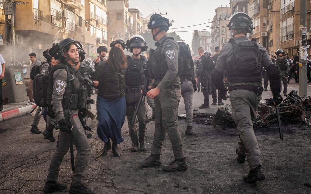 התפרעויות החרדים בבני ברק, 15 בפברואר 2026 (צילום: אורן זיו/פלאש90) התפרעויות החרדים בבני ברק, 15 בפברואר 2026 (צילום: אורן זיו/פלאש90)