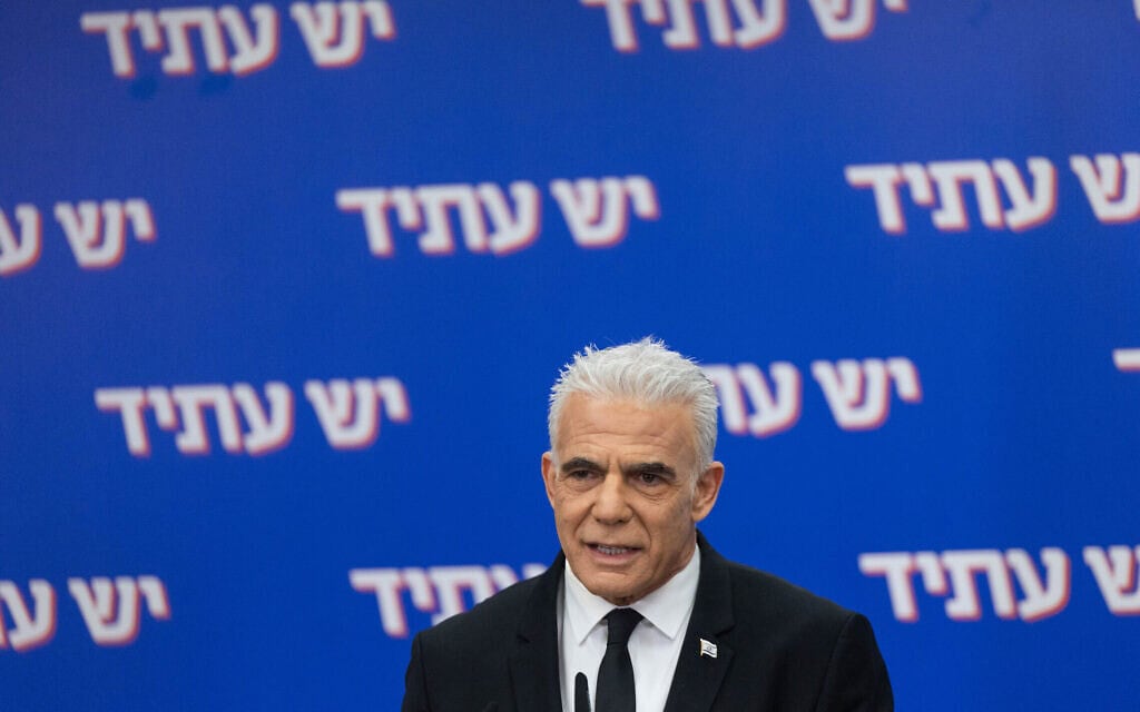 יו"ר האופוזיציה יאיר לפיד נואם בישיבת סיעת יש עתיד, 16 בפברואר 2026 (צילום: יונתן זינדל/פלאש90) יו"ר האופוזיציה יאיר לפיד נואם בישיבת סיעת יש עתיד, 16 בפברואר 2026 (צילום: יונתן זינדל/פלאש90)