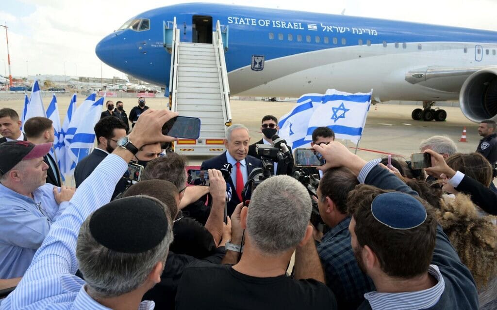 ראש הממשלה בנימין נתניהו בהצהרה לתקשורת לפני טיסתו לוושינגטון. 10 בפברואר 2026 (צילום: אבי אוחיון/ לע״מ) ראש הממשלה בנימין נתניהו בהצהרה לתקשורת לפני טיסתו לוושינגטון. 10 בפברואר 2026 (צילום: אבי אוחיון/ לע״מ)