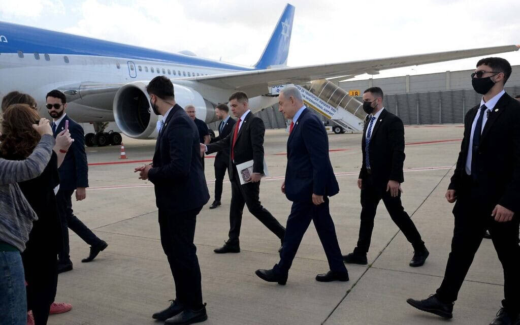 ראש הממשלה בנימין נתניהו בהצהרה לתקשורת לפני טיסתו לוושינגטון, 10 בפברואר 2026 (צילום: אבי אוחיון/ לע״מ) ראש הממשלה בנימין נתניהו בהצהרה לתקשורת לפני טיסתו לוושינגטון, 10 בפברואר 2026 (צילום: אבי אוחיון/ לע״מ)