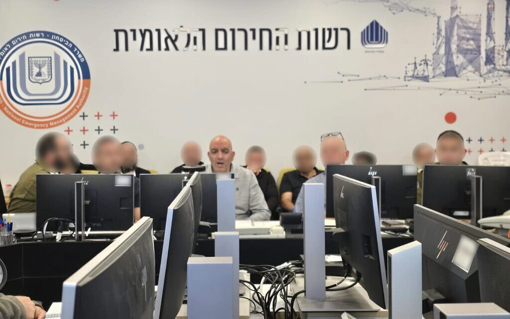 מערכת רשות החירום הלאומית (רח"ל) בהערכת מצב עם תחילת המתקפה על איראן, 28 בפברואר 2026 (צילום: דוברות משרד הביטחון) מערכת רשות החירום הלאומית (רח"ל) בהערכת מצב עם תחילת המתקפה על איראן, 28 בפברואר 2026 (צילום: דוברות משרד הביטחון)