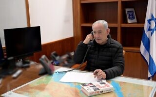 ראש הממשלה בנימין נתניהו משוחח עם נשיא ארה״ב דונלד טראמפ ביום הראשון למבצע "שאגת הארי". 28 בפברואר 2026 (צילום: אבי אוחיון/לע"מ) ראש הממשלה בנימין נתניהו משוחח עם נשיא ארה״ב דונלד טראמפ ביום הראשון למבצע "שאגת הארי". 28 בפברואר 2026 (צילום: אבי אוחיון/לע"מ)