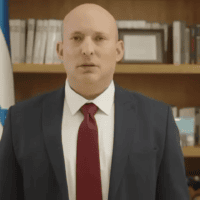 נפתלי בנט בהצהרה לתקשורת, 8 בפברואר 2026 (צילום: צילום מסך) נפתלי בנט בהצהרה לתקשורת, 8 בפברואר 2026 (צילום: צילום מסך)