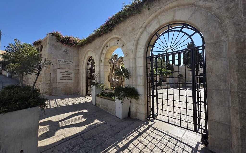 שער סגור בכניסה לעיר דוד (צילום: "עמק שווה") שער סגור בכניסה לעיר דוד (צילום: "עמק שווה")