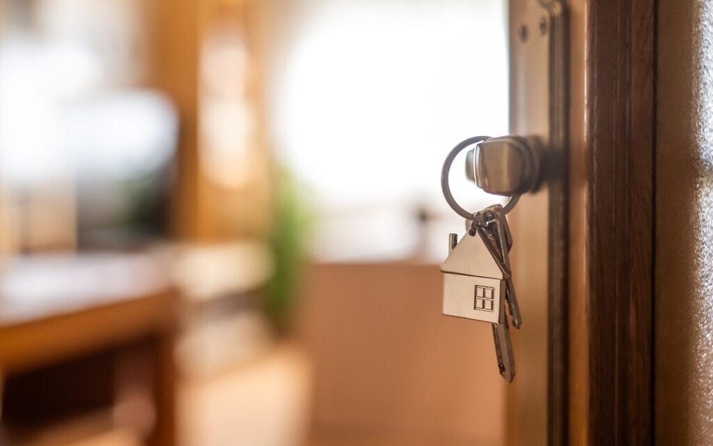 קניית בית, אילוסטרציה (צילום: iStock / Nanci Santos) קניית בית, אילוסטרציה (צילום: iStock / Nanci Santos)