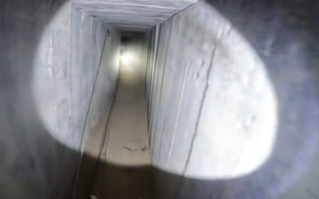 מנהרה תת קרקעית שצה"ל איתר האזור חאן יונס (צילום: מתוך סרטון שצה"ל פרסם) מנהרה תת קרקעית שצה"ל איתר האזור חאן יונס (צילום: מתוך סרטון שצה"ל פרסם)